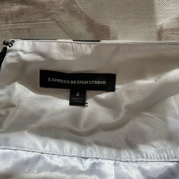 Express Ruffle Skirt - Picture 4 of 8